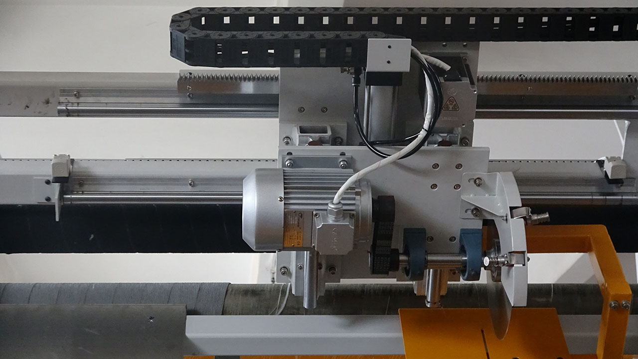 HC-QG-C Computer Cutting Machine (Conveyor)